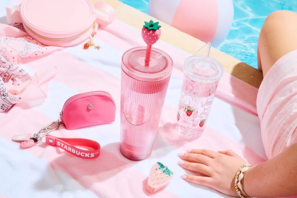 Pink Drink 从饮品走向周边：美国推出粉色系列 · 官网配图 3