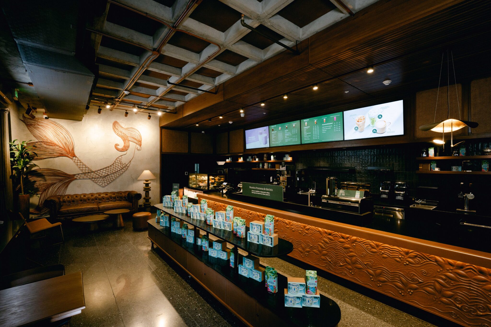 多米尼加第 16 店：BlueMall 商务区的开放露台 · 官网配图 3