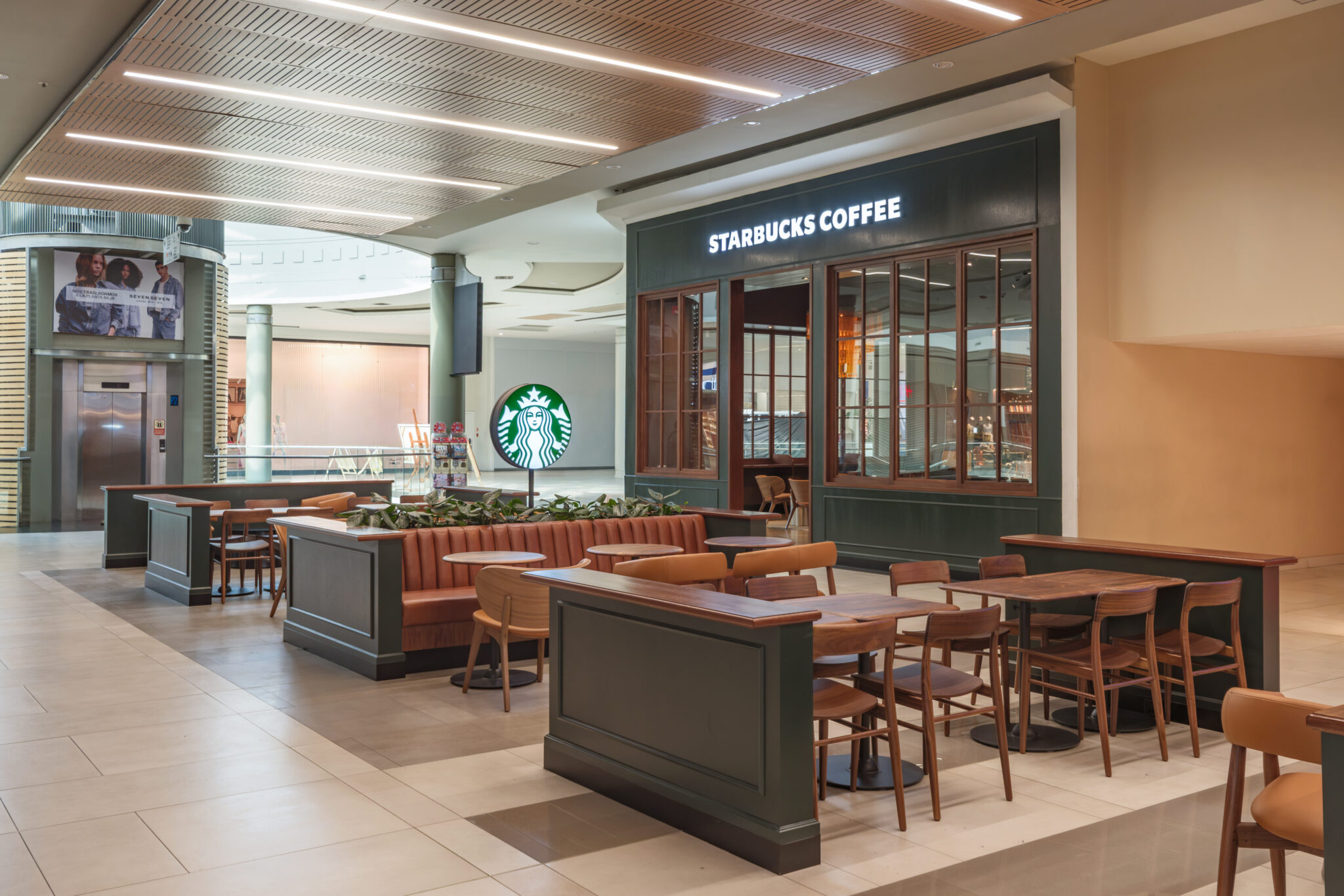 厄瓜多尔 Guayaquil 首店：Mall del Sol 与本地灯光艺术 · 官网配图 3
