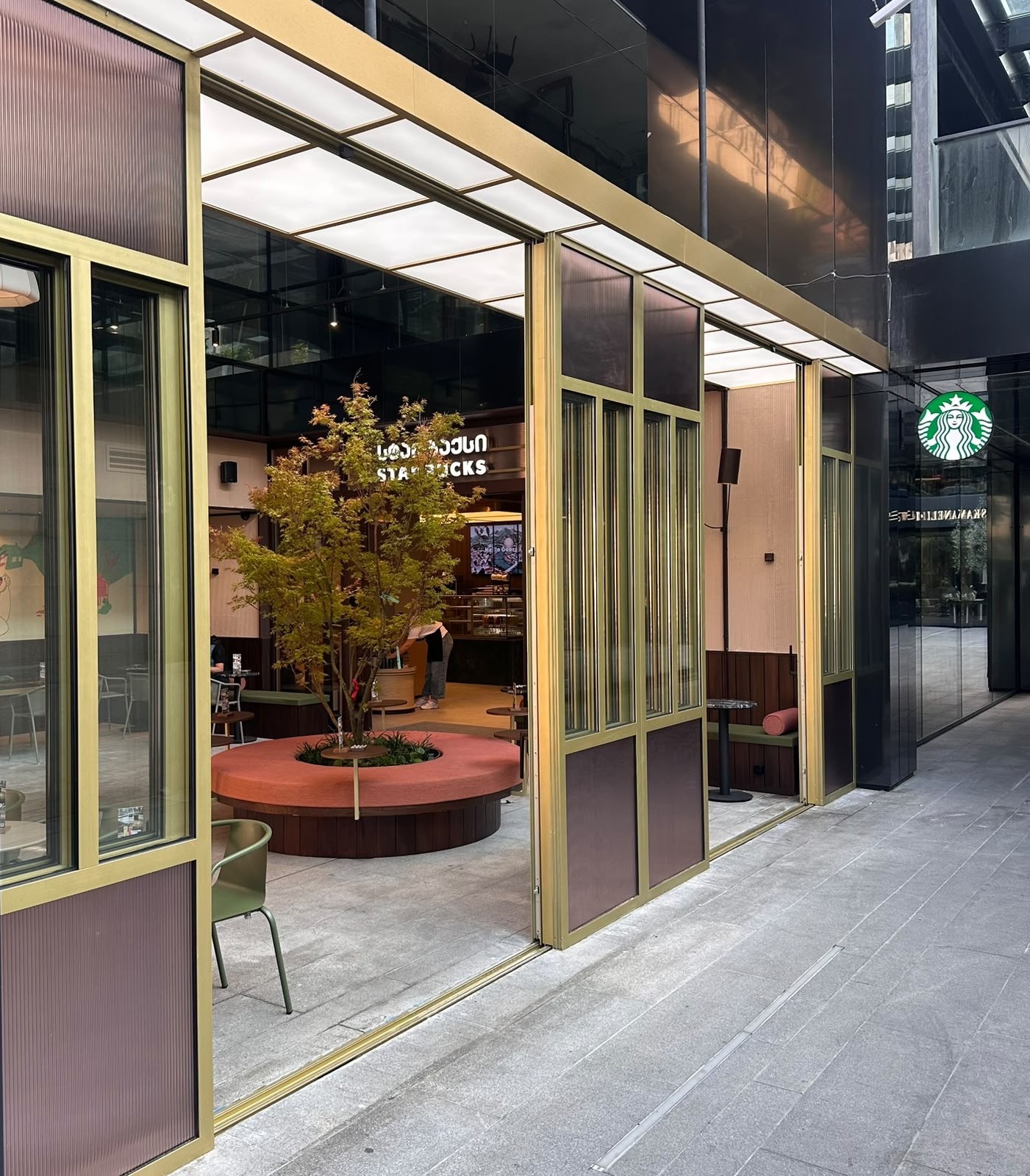 格鲁吉亚首店：第比利斯 Axis Towers 的咖啡与本地艺术 · 官网配图 3